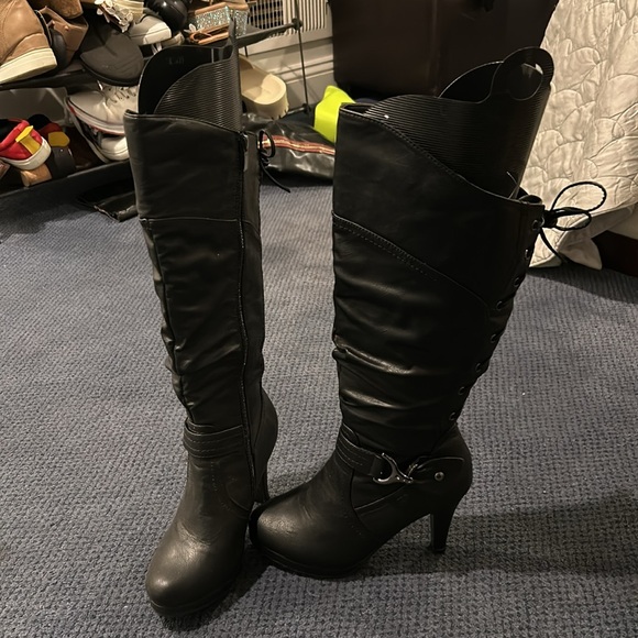 Heeled platform boot - Picture 4 of 4